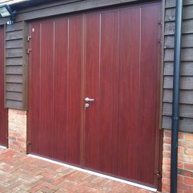 Centre Ribbed Vertical Steel design in rosewood finish